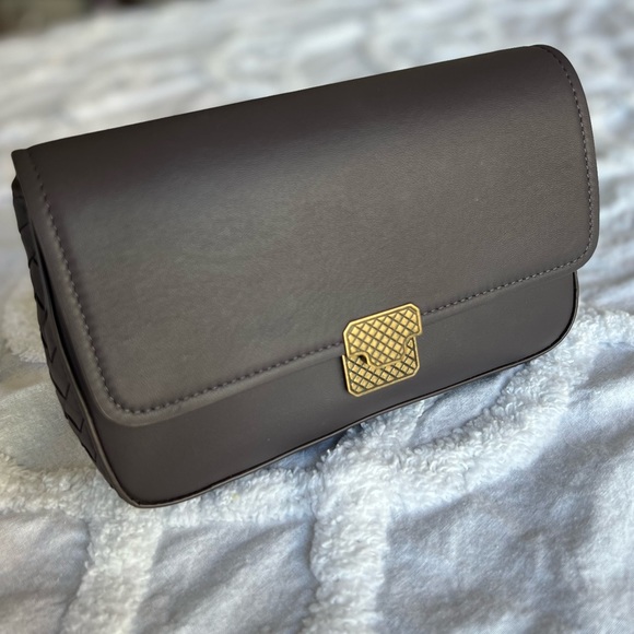 Bottega Veneta - Convertible Clutch + Crossbody - Picture 2 of 7